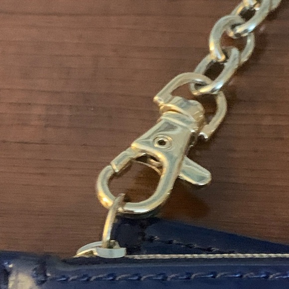 Tommy Hilfiger Wristlet Blue Patent Pouch With Chain Strap Logo 5.5 x 3.5" - Picture 3 of 6